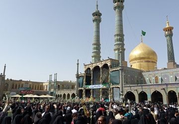 جلوه‌هایی از حضور پرشور مردم قم در کاروان نمادین ورود حضرت معصومه(س) به قم 