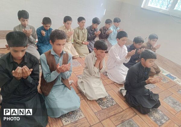 طنین «زنگ مهر و مقاومت» و نجوای قرآن و نماز در مدارس شهرستان سرباز