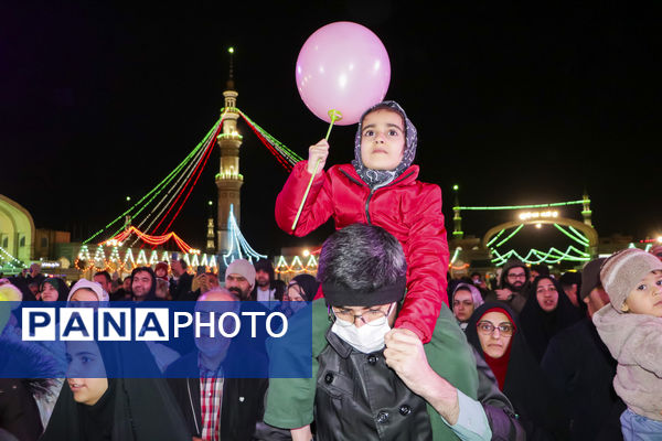 همخوانی سرود «سلام یا مهدی» با حضور ابوذر روحی در مسجد جمکران