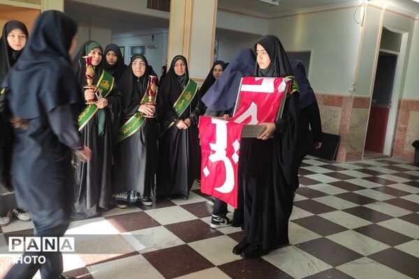 دبیرستان شهید عیسی‌وند میزبان پرچم متبرک حرم امام حسین (ع) 