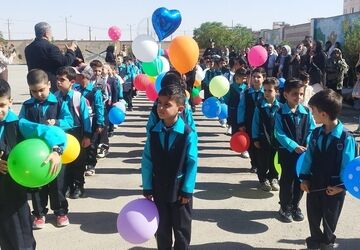 جشن شکوفه ها در دبستان ابراهیم هادی پرند