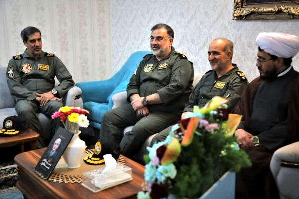 دیدار فرمانده نیروی هوایی ارتش با خانواده شهدای خدمت