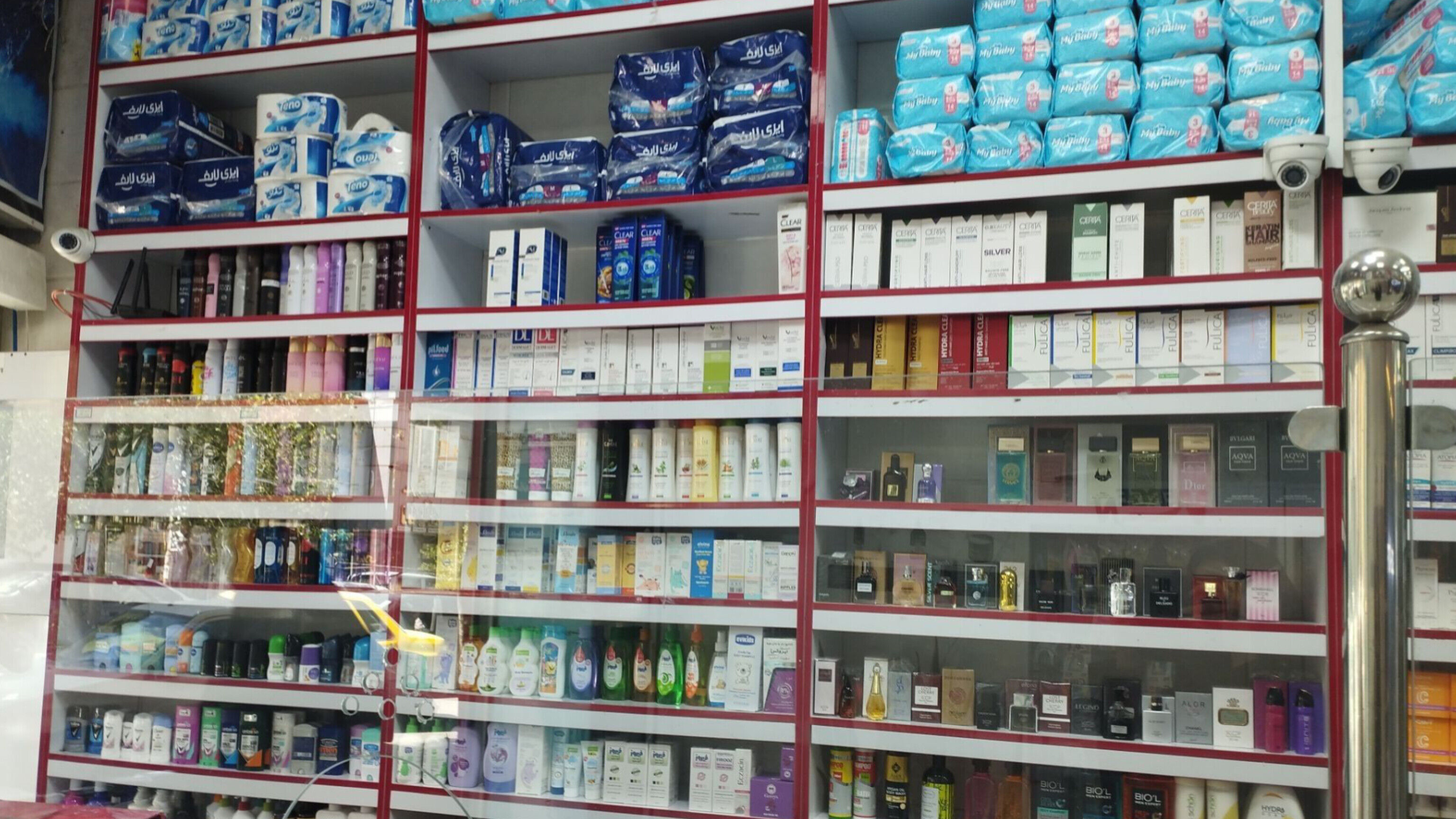 ذخیره مناسب دارو و تجهیزات پزشکی/ کیفیت عرضه و موجودی داروها به صورت مستمر کنترل می‌شود