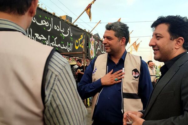 خدمت‌رسانی دانش‌آموزان در موکب «عشاق‌الحسین(ع)» سازمان دانش آموزی شهرستانهای تهران