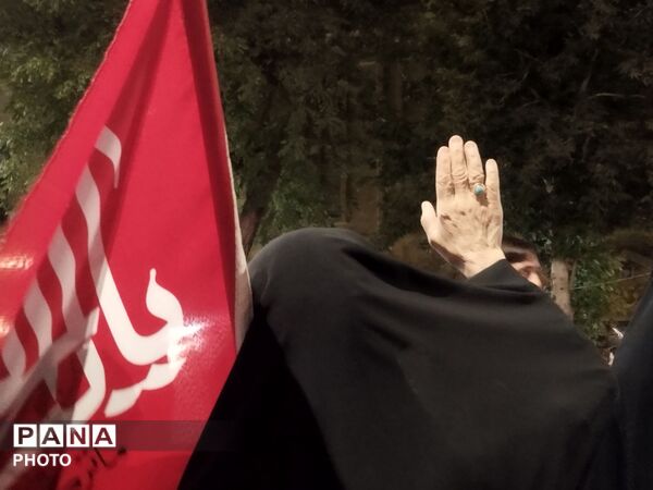 حضور  پر شور مردم در برنامه‌های شبانه حسینیه امام خمینی نیشابور