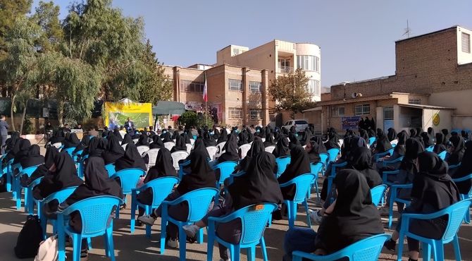 طنین مهر در دبیرستان نمونه تربیت محلات پیچید