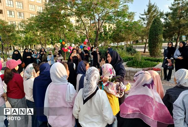وقتی پارک وفا رنگ‌وبوی روز معلم گرفت