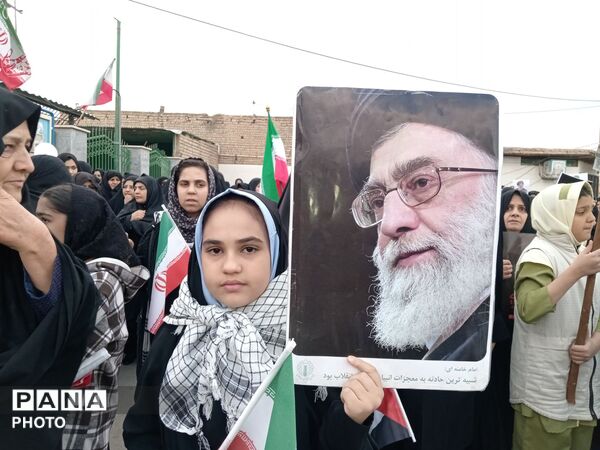 قیام معلمان و دانش‌آموزان شهرستان جعفرآباد برای خونخواهی امام شهید