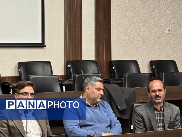 گردهمایی معاون استاندار و فرماندار ویژه تربت حیدریه با فعالان گردشگری و صنایع دستی در آستانه بهار