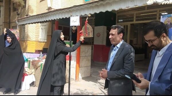 جشن آغاز سال تحصیلی در دبیرستان دخترانه حاتمی 