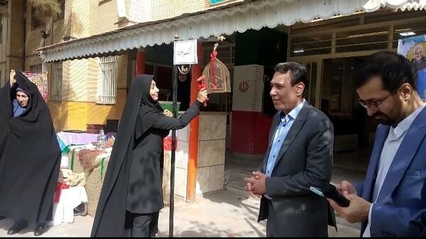 جشن آغاز سال تحصیلی در دبیرستان دخترانه حاتمی 