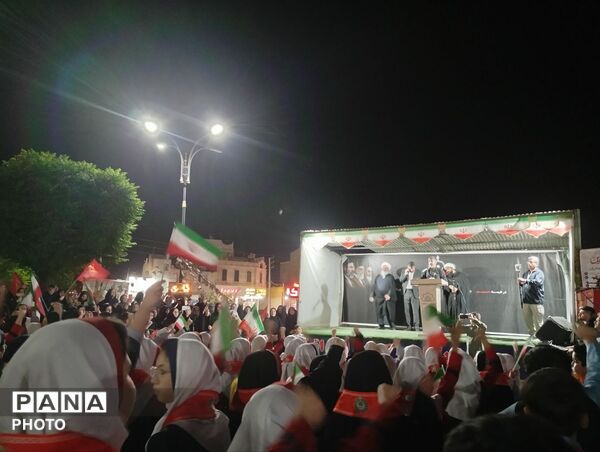هم‌نوایی دانش‌آموزان پیشتاز ساوجبلاغ در تجمعات شبانه