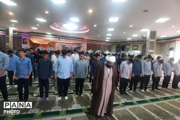 برپایی نماز جماعت در مدارس ناحیه دو شهرری 