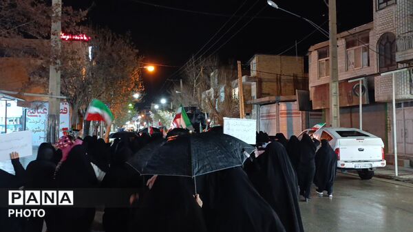 دهه نودی‌ها در زیر چتر انقلاب 