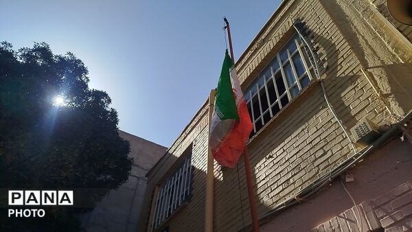 جشن جوانه‌ها؛ خوش‌آمدگویی به هفتمی‌های دبیرستان دانشور ۲  نیشابور 