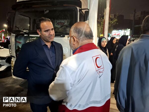 پویش «با هم قوی‌تر شویم»  در میدان ۱۵ خرداد