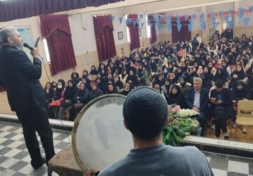 برپایی جشن میلاد امام علی(ع) و روز پدر در دبیرستان شاهد حکیمه 