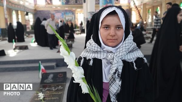 میهمانی لاله‌ها در شهرستان بن با حضور دانش‌آموزان 