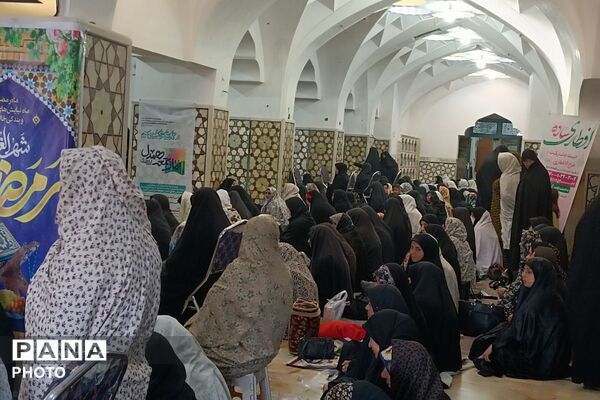 خروشِ بصیرت در صحن امامزاده جعفر (ع)؛ تالار قرآن پیشوا گنجایش دریای سوگواران مقتدا را نداشت
