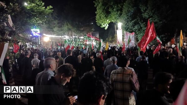 امشب نهاوندی ها پرچم ایران را به اهتزاز در آوردند