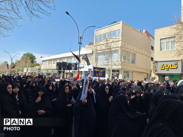شهید وطن بر روی دستان مردم شهید پرور تشیع شد