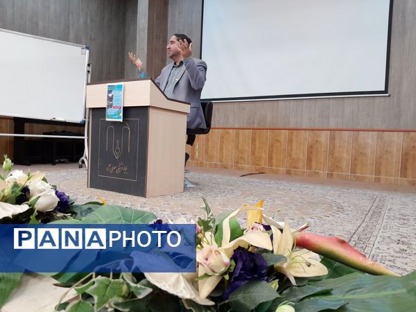  جلسه آموزش خانواده در مدرسه مصلی‌نژاد مشهد