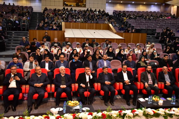 پیوند نخبگان و سیاست، شرط حل مسائل کشور است 