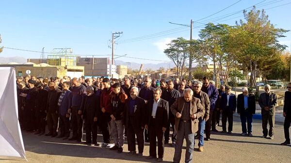 تشییع پیکر و خاکسپاری پدر شهید عجمی فدافن در گلزار شهدای روستای فدافن