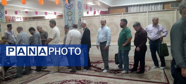 حضور پرشور مردم‌کرج پای‌صندوق‌های رای‌گیری  