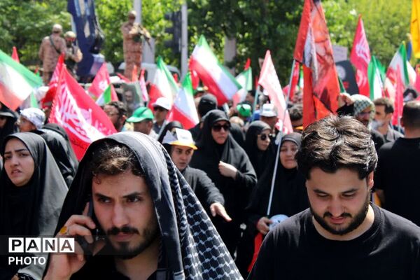 تجلی وفاداری؛ نگاهی به تصاویر مراسم بزرگداشت رهبر امت