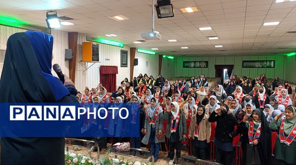 کارگاه آموزشی دانش‌آموزان دختر یاور مربی تشکیلات پیشتازان شهرستان نیشابور 