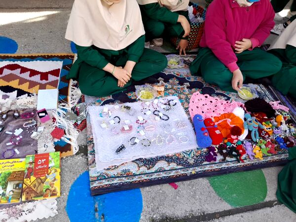 برپایی بازارچه کار و دانش‌آموزی در مدرسه شاهد شهرستان کردکوی