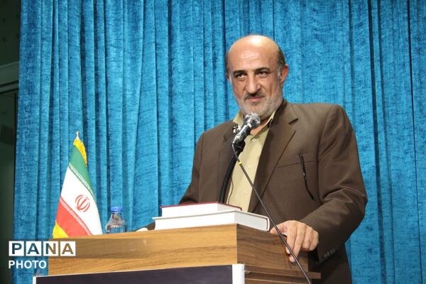 دیدار راهبردی نماینده ولی‌فقیه با مدیران مرکز بزرگ اسلامی غرب کشور
