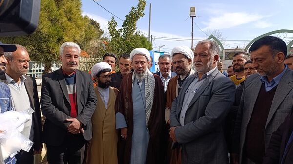 نماز عبادی سیاسی جمعه  شهر خور در روستای بوژمهران 