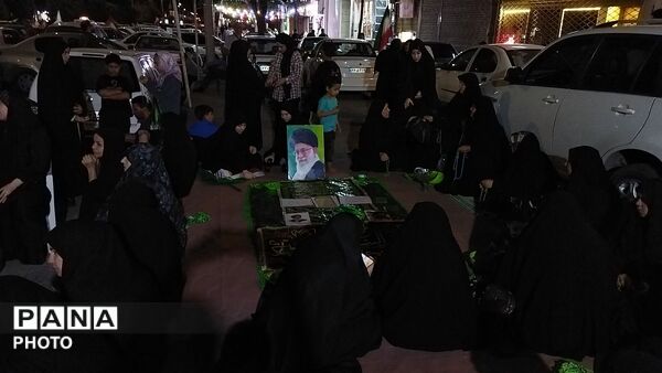 سفره صلوات با عکس رهبر شهید  در صد و بیست و ششمین شب از اجتماعات مردمی 