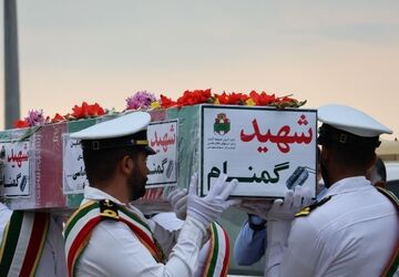 استقبال از 5 شهید گمنام دوران دفاع مقدس در فرودگاه بین‌المللی بوشهر 