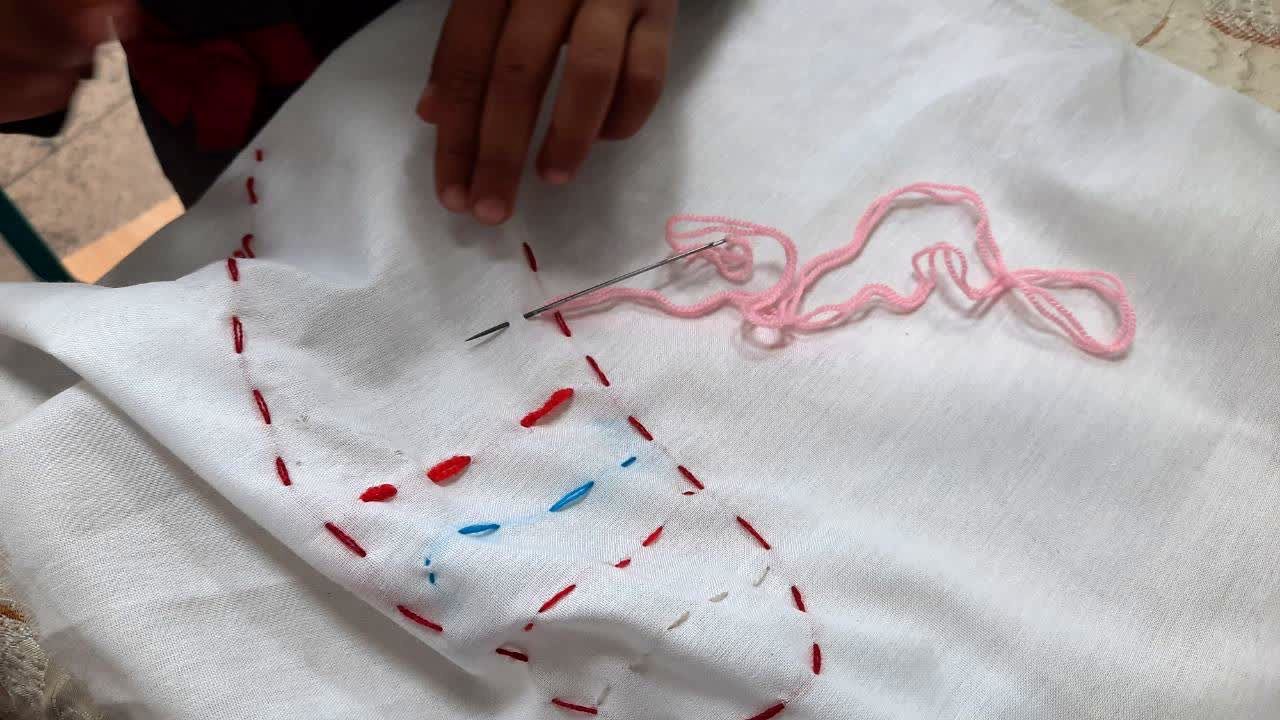 وقتی معلم، خیاط می‌شود