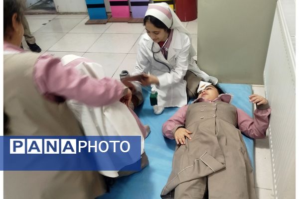 به صدا درآمدن آژیر مانور زلزله در دبستان ارمغان هستی ناحیه سه کرج