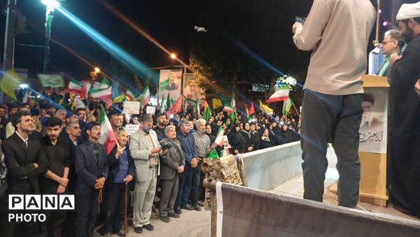 استقامت مردم کوهدشت در شب شصت‌وسوم تجمعات شبانه در میدان امام خمینی(ره)