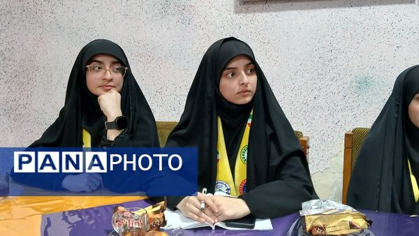 جلسه مربیان منتخب جهت آموزش توانمند سازی مربیان و دانش آموزان پیشتاز محمود‌آباد