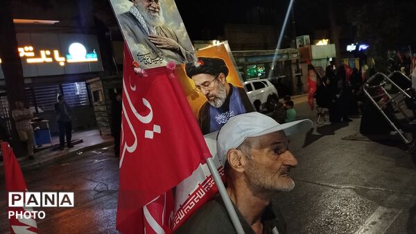 طنین نوای مذهبی در صدوهشتادونهمین شبِ گردهمایی در حسینیه امام خمینی نیشابور
