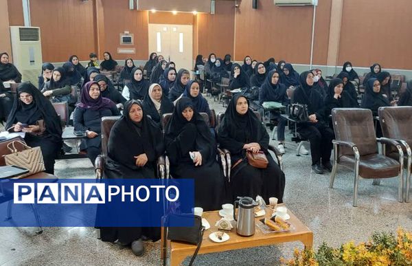 کارگاه توانمندسازی مراقبین و رابطین سلامت مدارس ناحیه۶