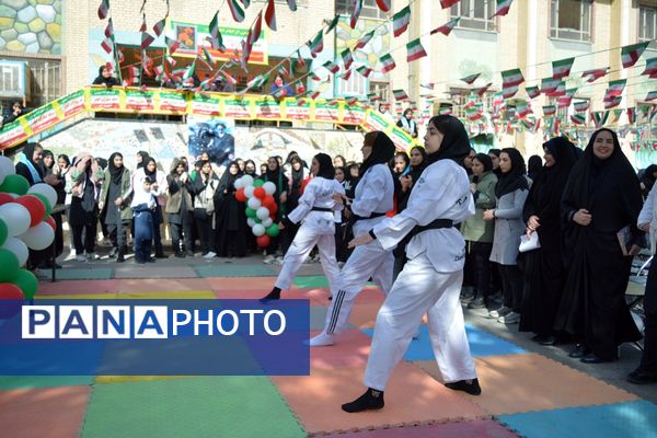 طنین زنگ انقلاب در بهارستان‌دو 