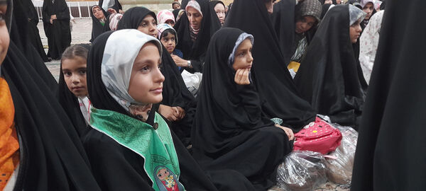 شادپیمایی دانش‌آموزان ابتدایی قم به‌مناسبت عید ولایت