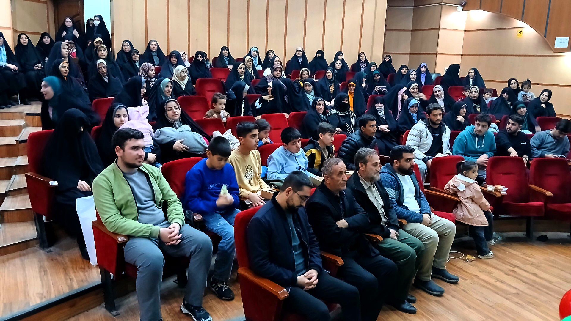 آیین بزرگداشت روز مادر با محوریت جایگاه زن در فرهنگسرای هنر نظرآباد 