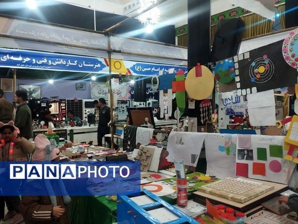 نمایشگاه پژوهش و فناوری به مناسبت هفته پژوهش در خلیل آباد