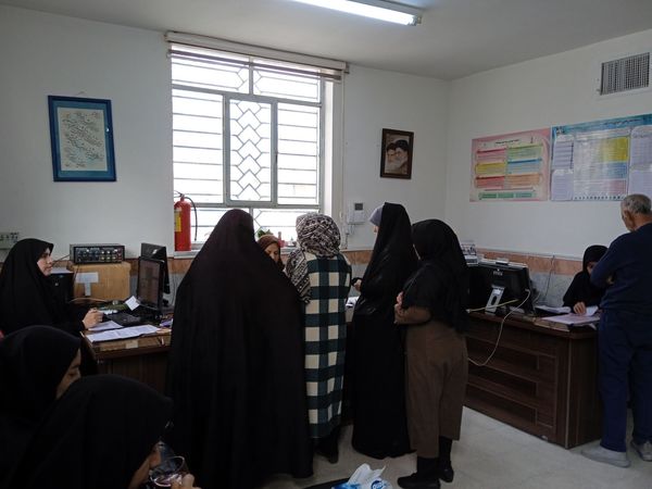 اعلام نتایج امتحانات نوبت اول دبیرستان عزت طلایی به والدین دانش آموزان 