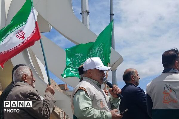 آیین اهتزاز پرچم متبرک رضوی همزمان با آغاز دهه کرامت