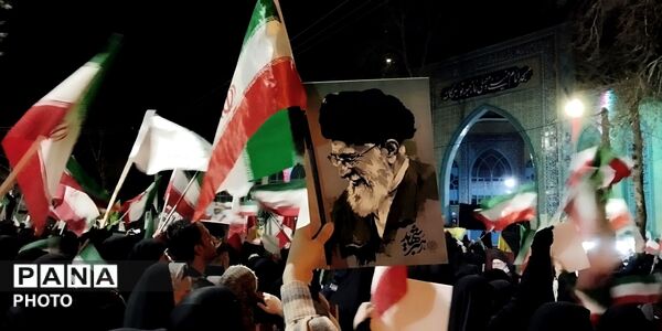 میدان با شما و خیابان ها با ما