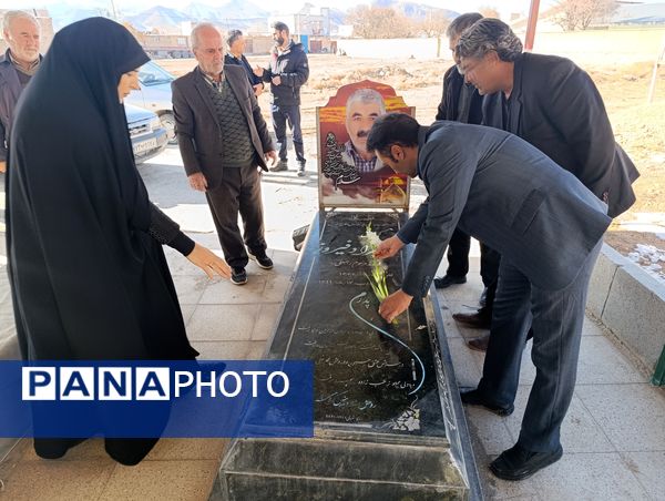 گلباران قبور شهدای شهر سفیددشت به مناسبت دهه فجر
